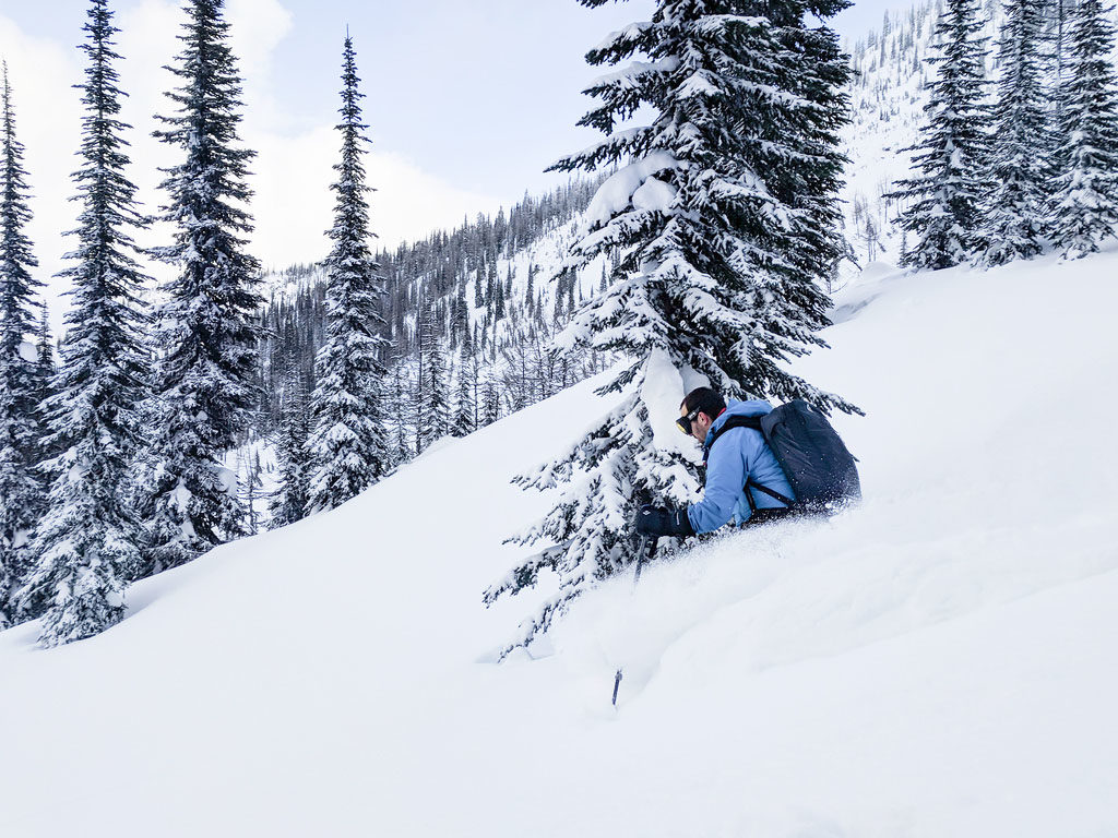 7 Ways to Use Your Smartphone to Plan the Ultimate Backcountry Ski Trip