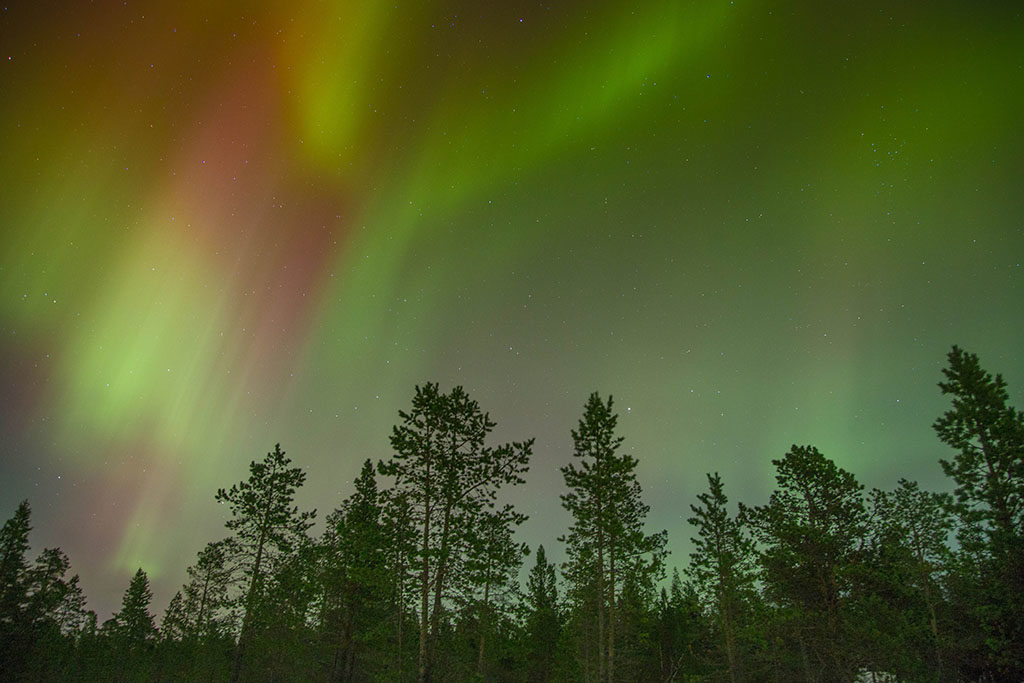 How to Find the Best Hikes for Viewing the Northern Lights 